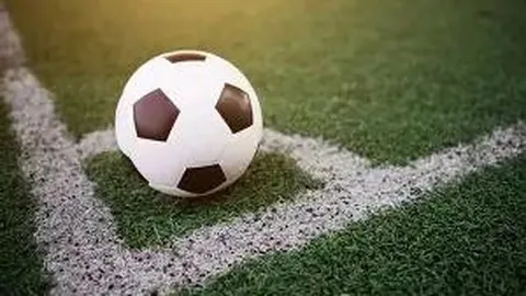 精彩对决！利物浦半场战平埃因霍温，索博斯洛伊与佩里西奇各展神威，范戴克制造争议点球！