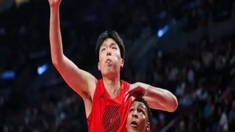 林诗栋亚洲杯乒乓球男单赛夺铜牌